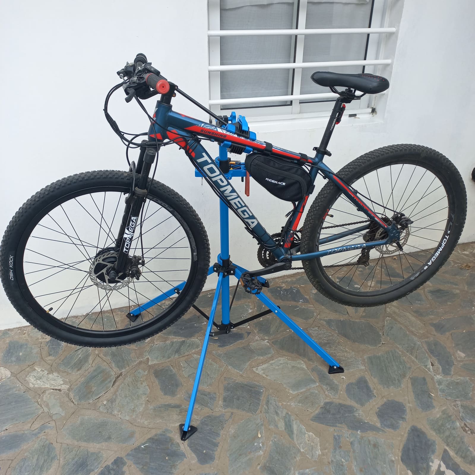 Kit de conversión de bici eléctrica instalado