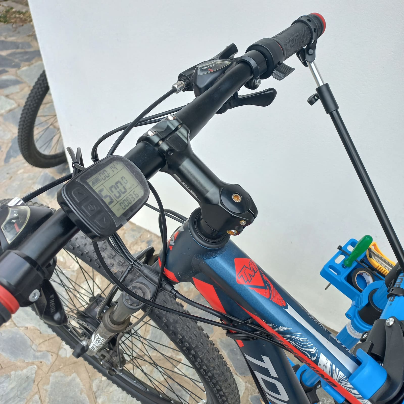 Kit de conversión de bici eléctrica instalado
